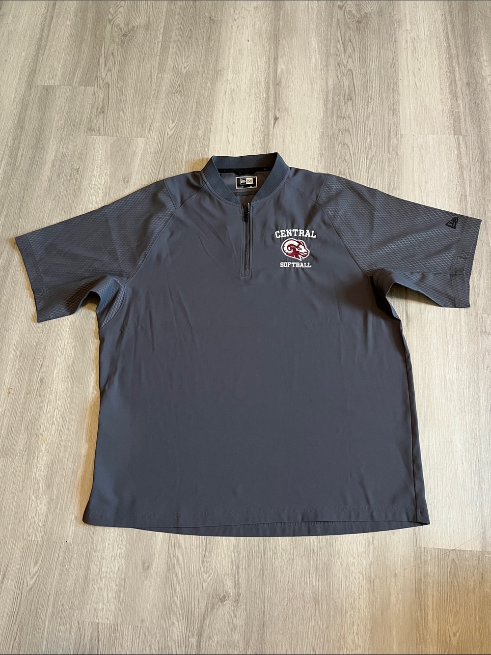 New Era Men's Central Softball Short Sleeve Performance Shirt - Charcoal